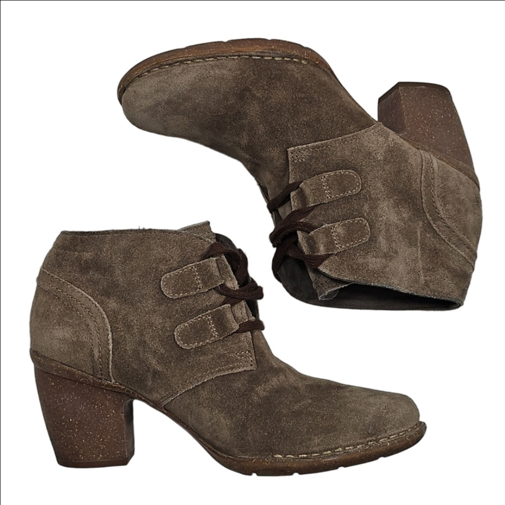 Clarks Artisan Carleta Lyon Mushroom Brown Suede Leather Lace Up Ankle Bootie